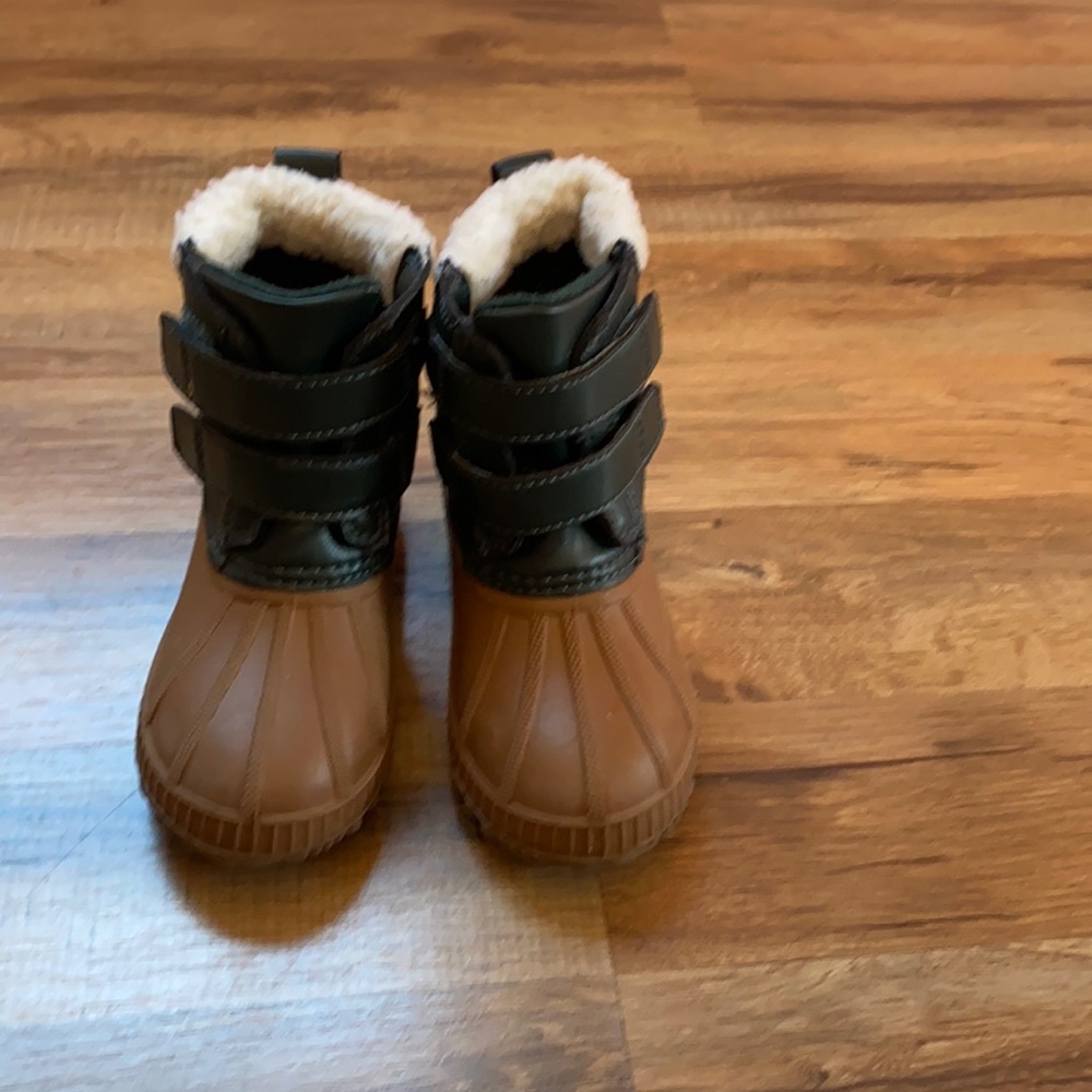 Lightly worn size 11 snow boots